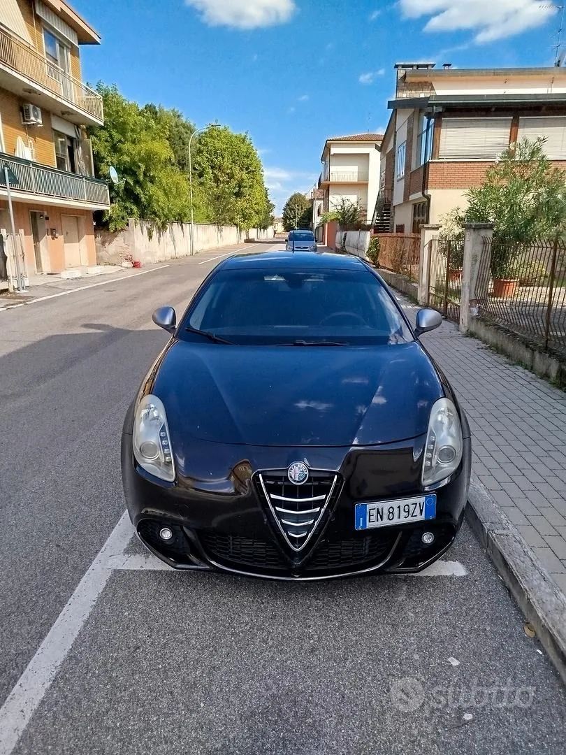Alfa Romeo Giulietta 2012 photo 2