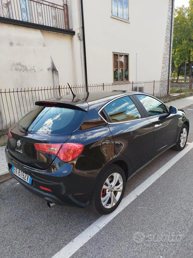 Alfa Romeo Giulietta 2012 photo 5