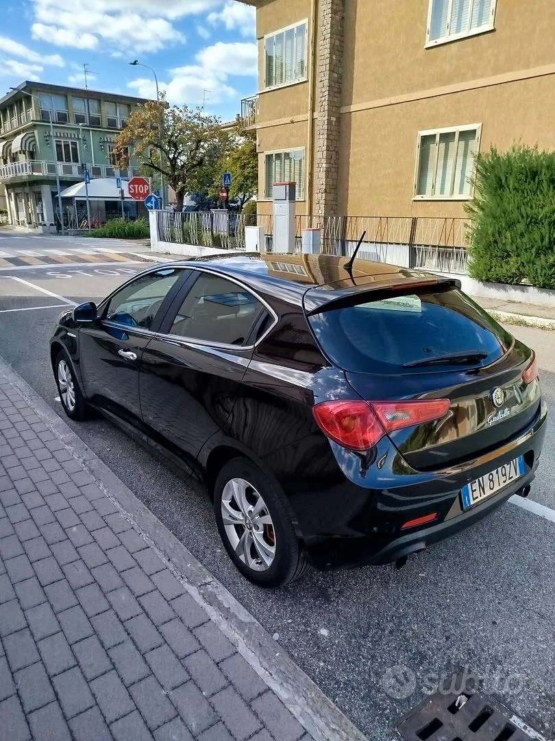 Alfa Romeo Giulietta 2012 photo 3