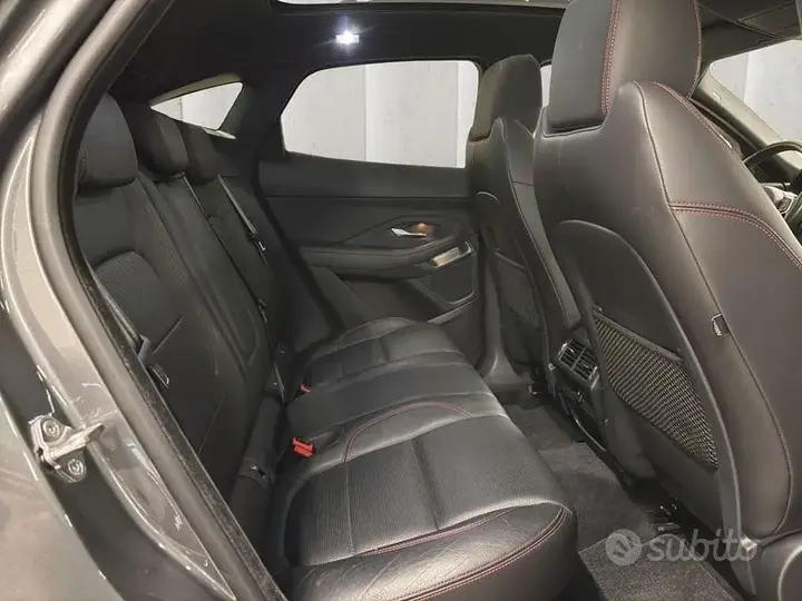 Jaguar E-Pace 2019 photo 5