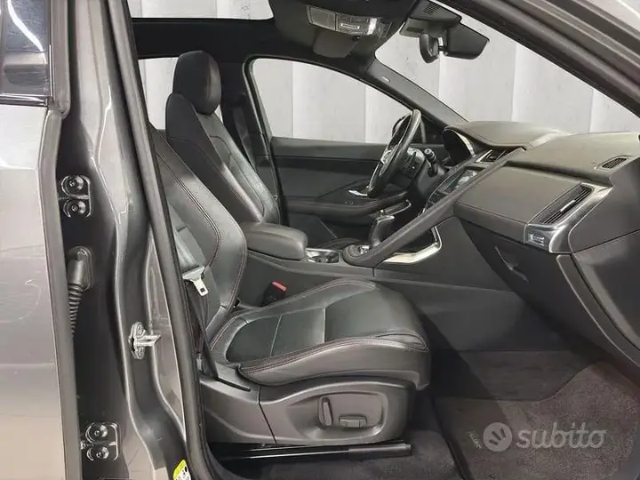 Jaguar E-Pace 2019 photo 3