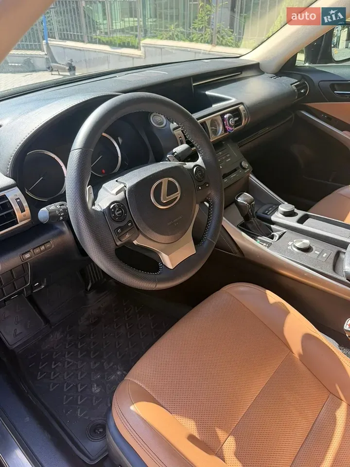 Lexus Is 2015 photo 5