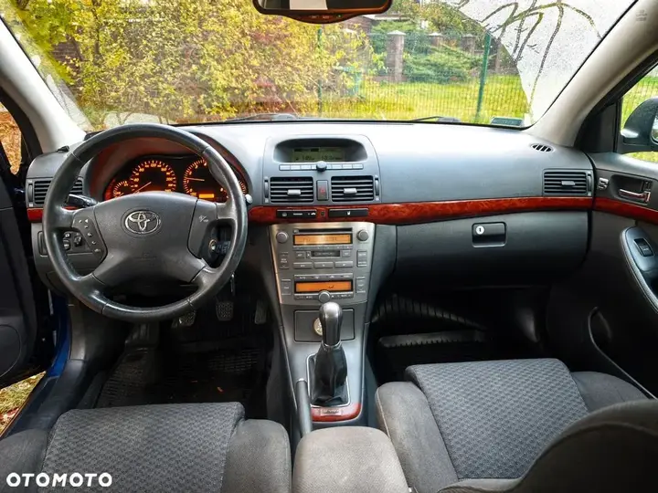 Toyota Avensis 2003 photo 2