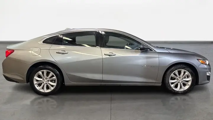 Chevrolet Malibu 2023 photo 2
