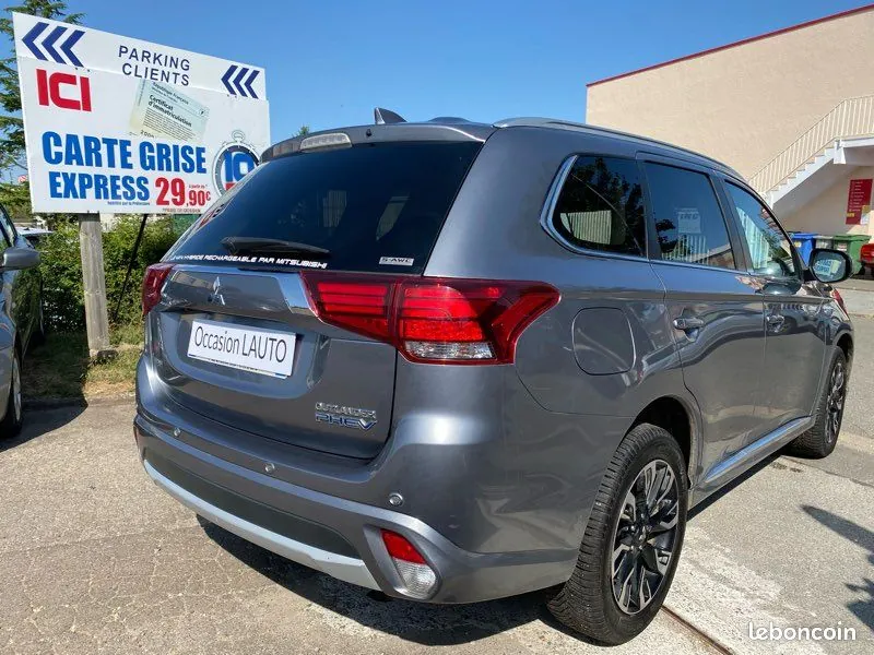 Mitsubishi Outlander 2018 photo 4