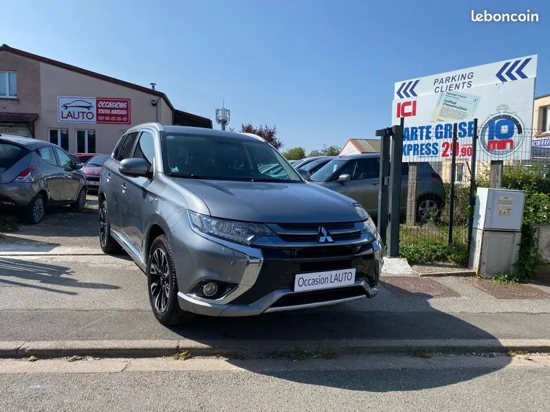 Mitsubishi Outlander 2018 photo 2