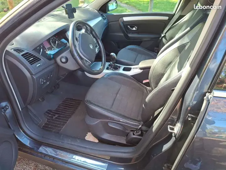 Renault Laguna 2009 photo 3