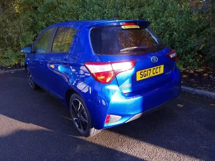 Toyota Yaris 2017 photo 2