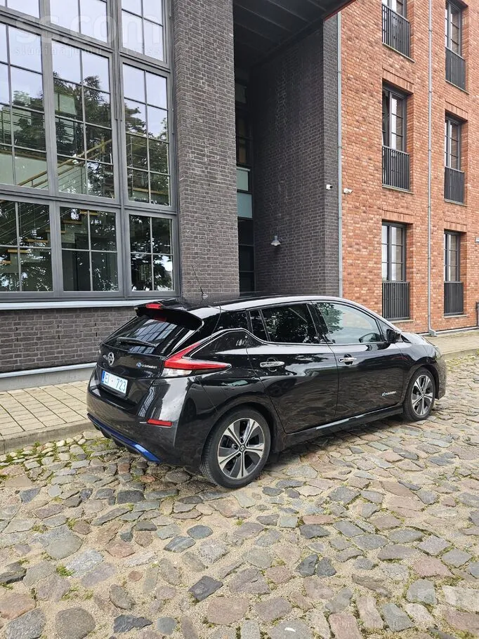 Nissan Leaf 2019 photo 2