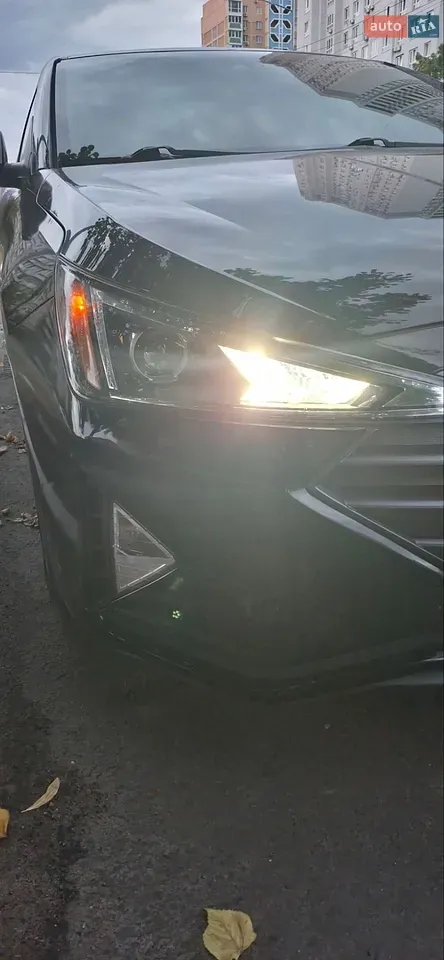 Hyundai Elantra 2018 photo 3
