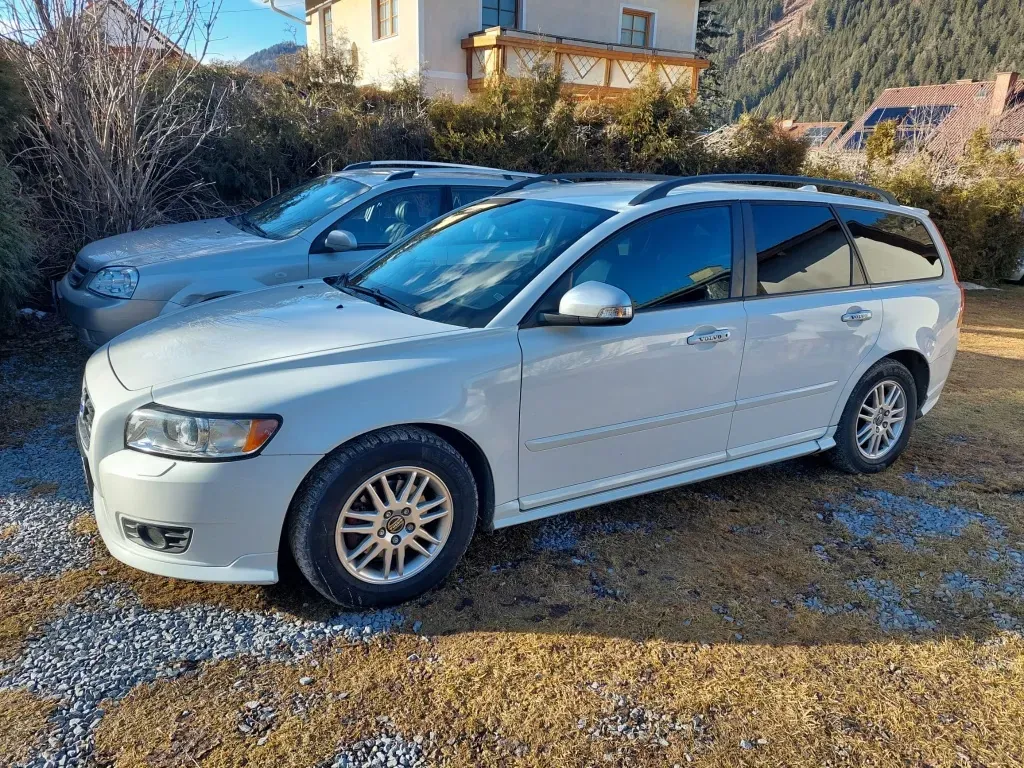 Volvo V50 2010 photo 2