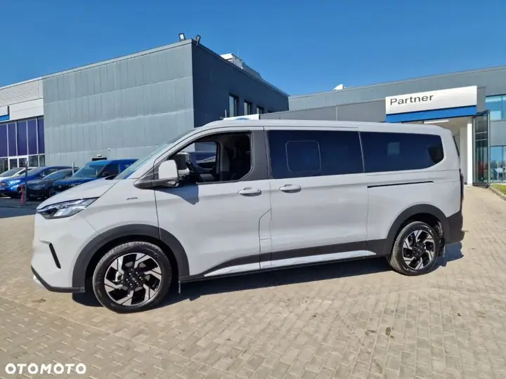 Ford Tourneo Custom 2026 photo 2