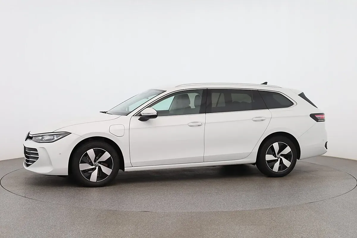 Volkswagen Passat 2026 photo 2