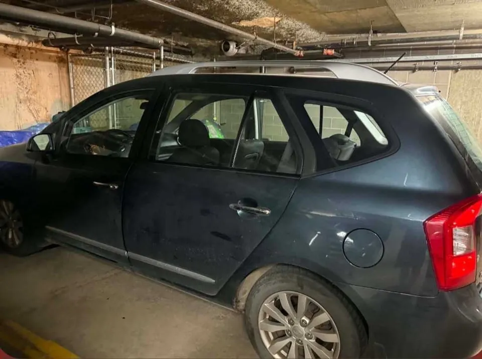 Kia Rondo 2011 photo 2