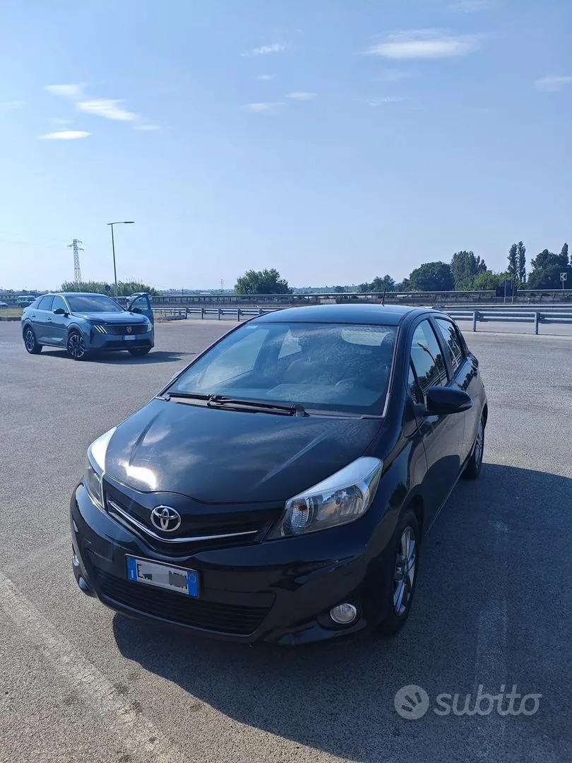 Toyota Yaris 2014 photo 2