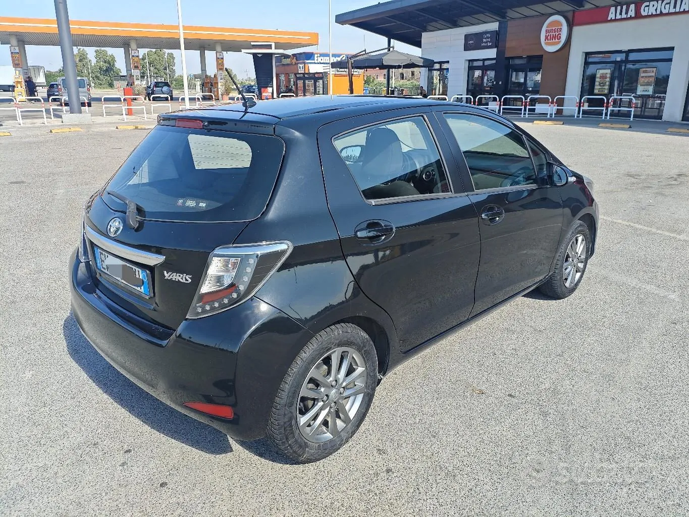 Toyota Yaris 2014 photo 4