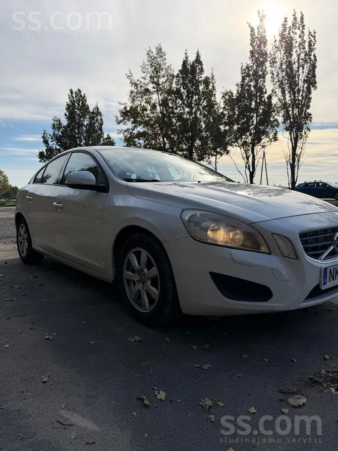 Volvo S60 2012 photo 3