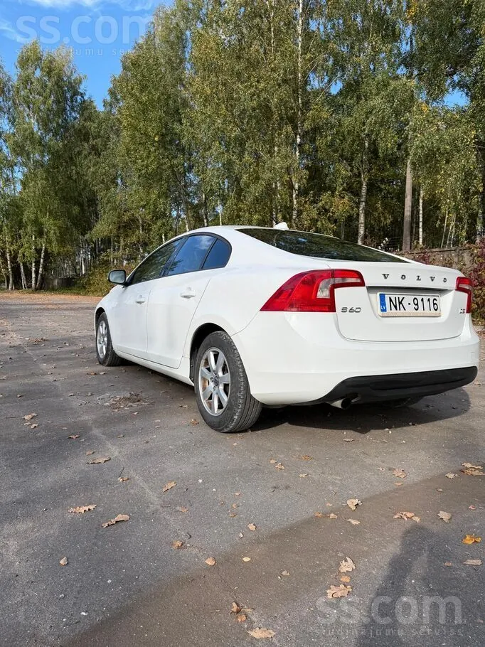 Volvo S60 2012 photo 4