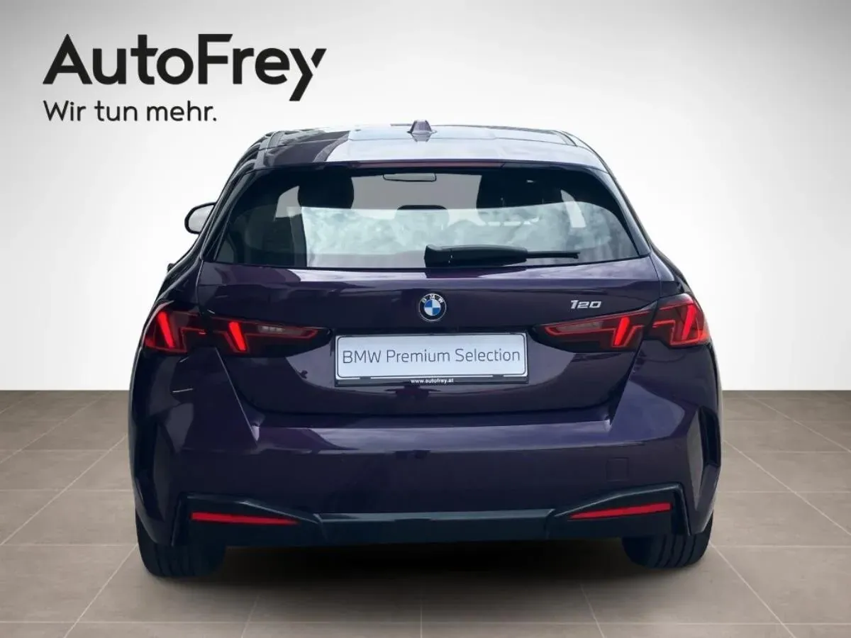 BMW 1 Series 2025 photo 3