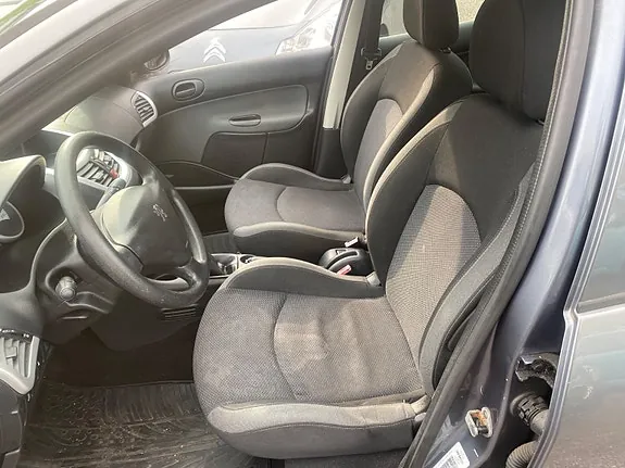 Peugeot 206 2011 photo 5