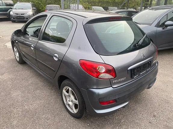Peugeot 206 2011 photo 2