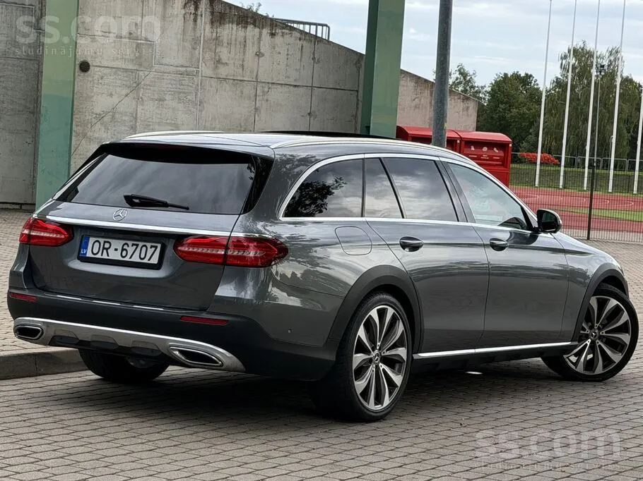 Mercedes-Benz E220 2017 photo 3