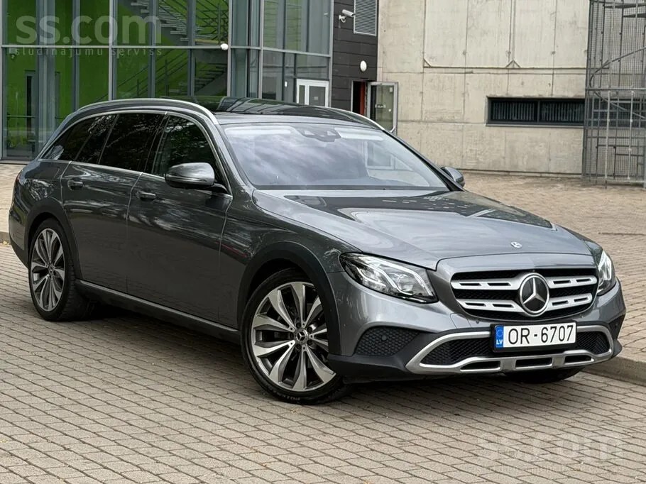Mercedes-Benz E220 2017 photo 2