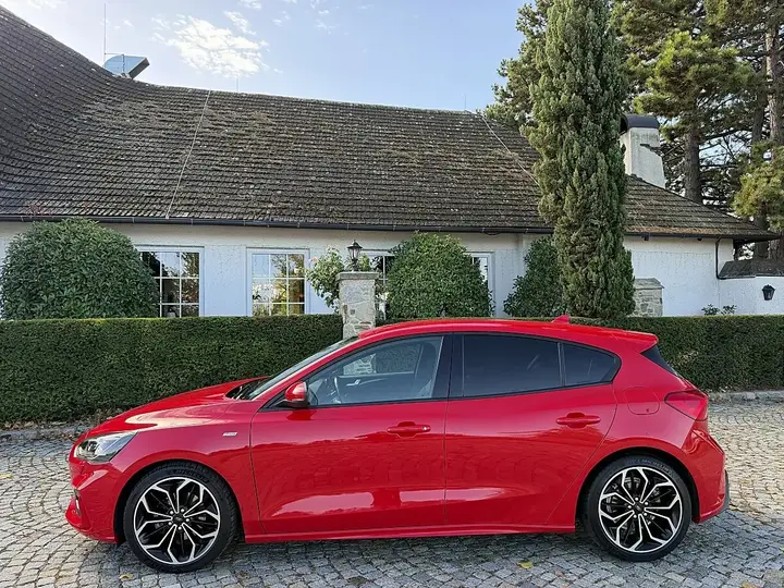 Ford Focus 2018 photo 2