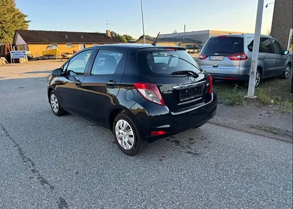 Toyota Yaris 2011 photo 4