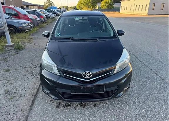 Toyota Yaris 2011 photo 3