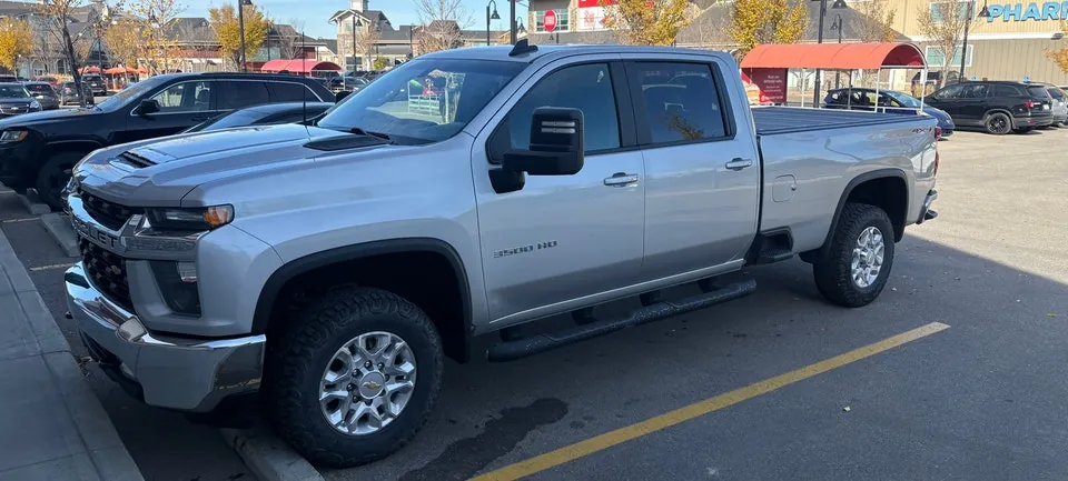 Chevrolet Silverado 2022 photo 2