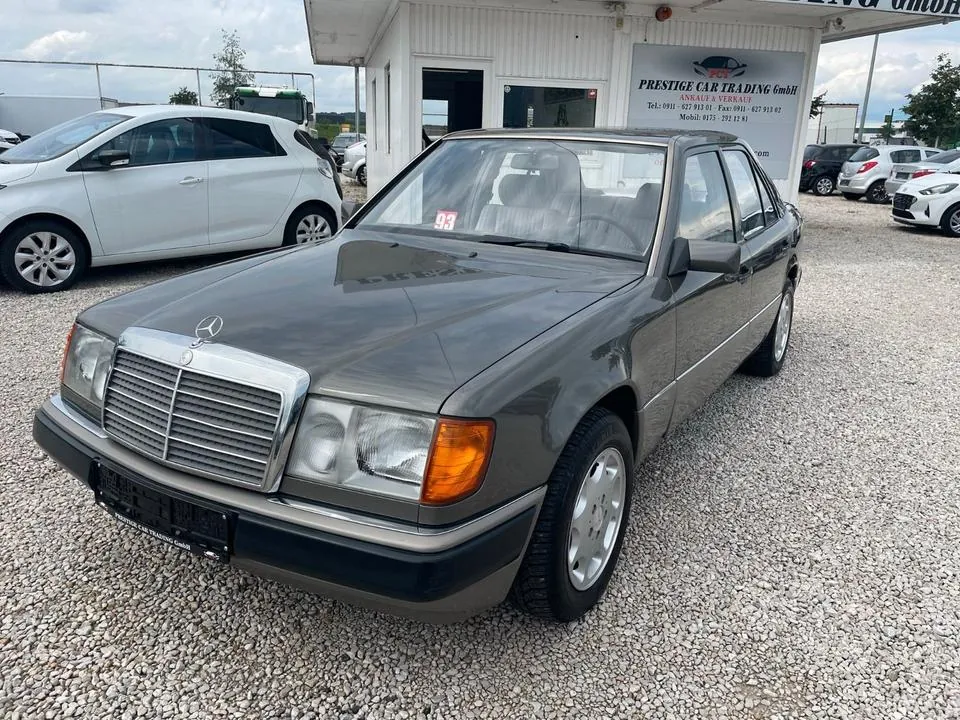 Mercedes-Benz 230 E