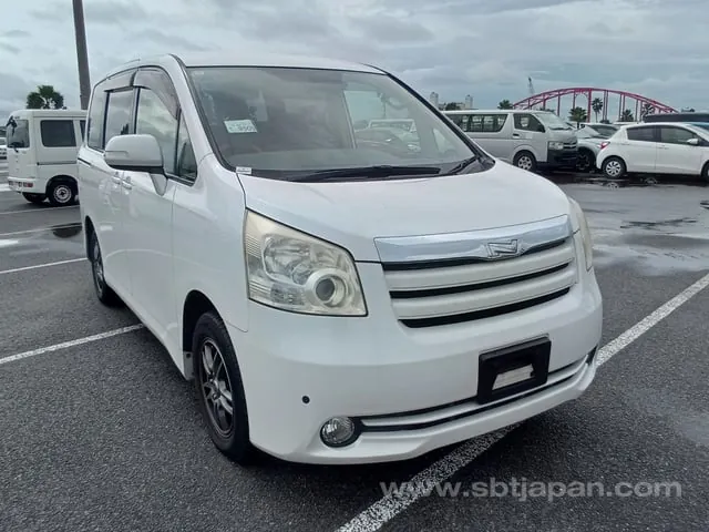 Toyota Noah Xl