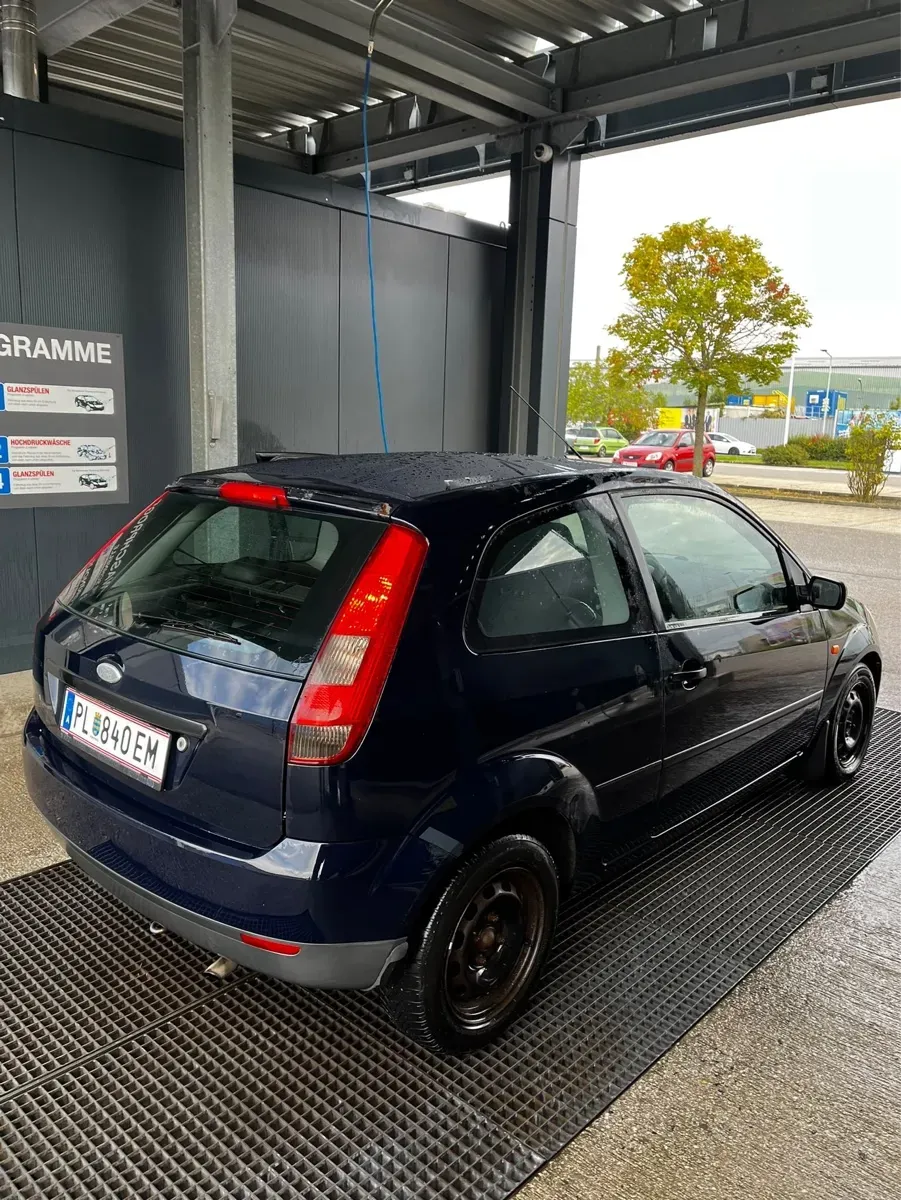 Ford Fiesta 2006 photo 2