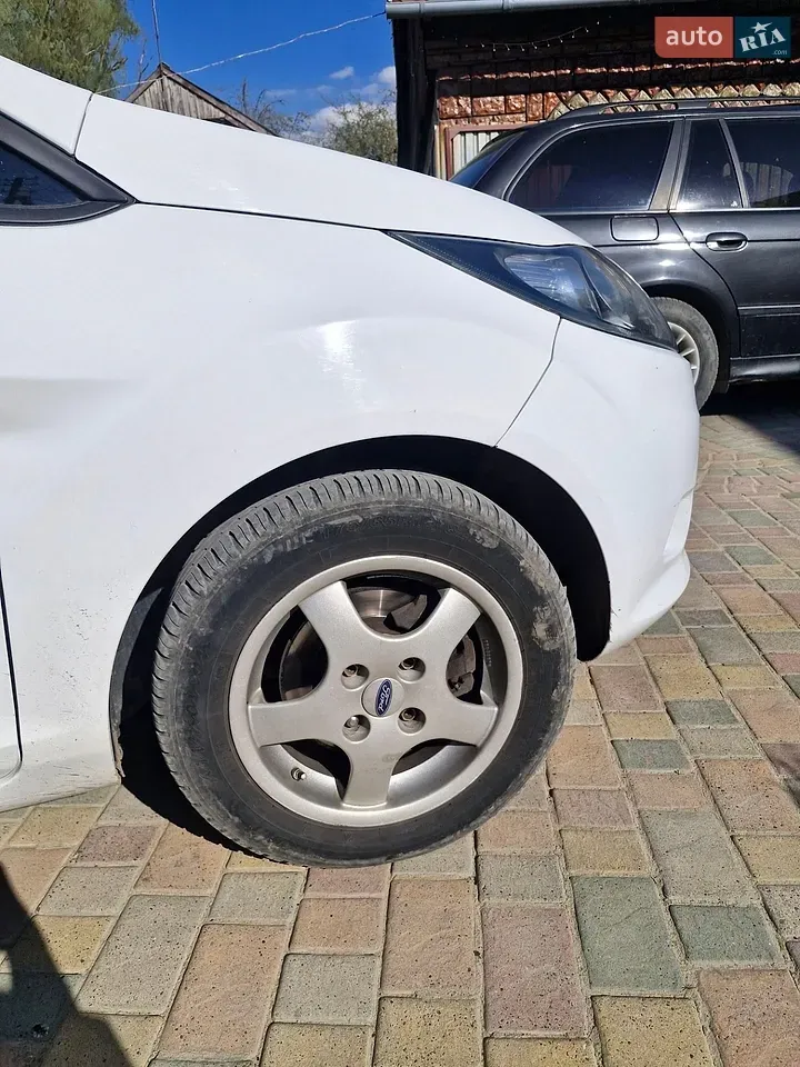 Ford Fiesta 2012 photo 4