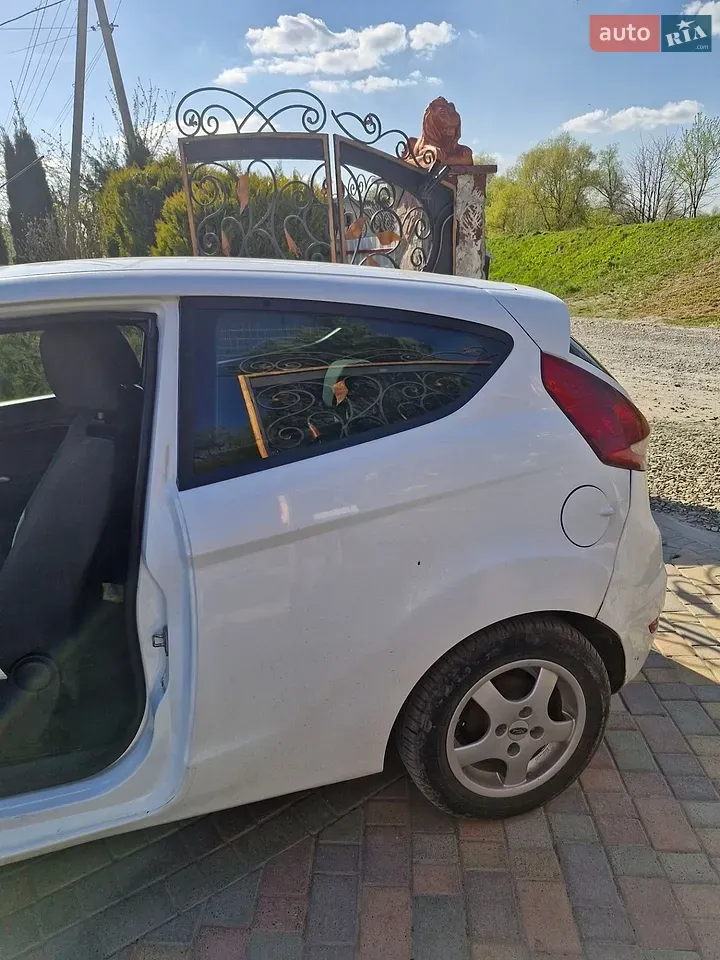 Ford Fiesta 2012 photo 5