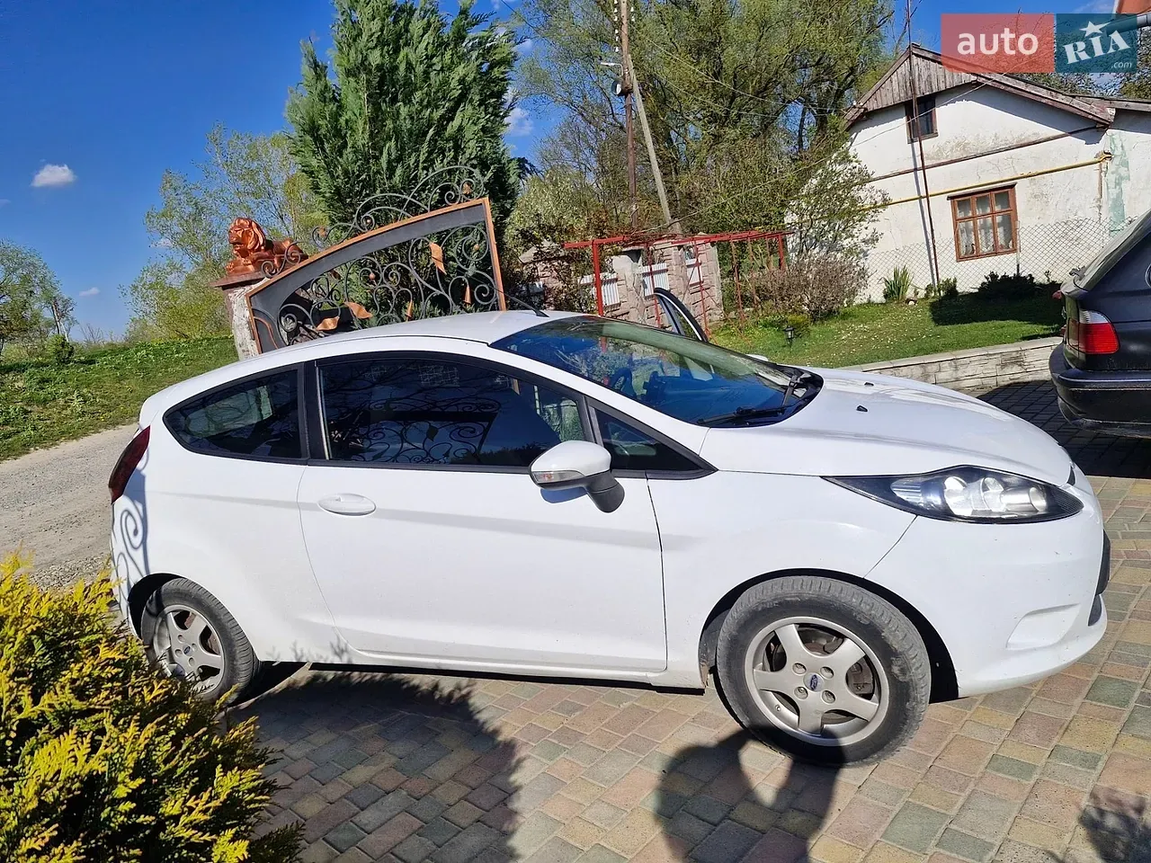 Ford Fiesta 2012 photo 2