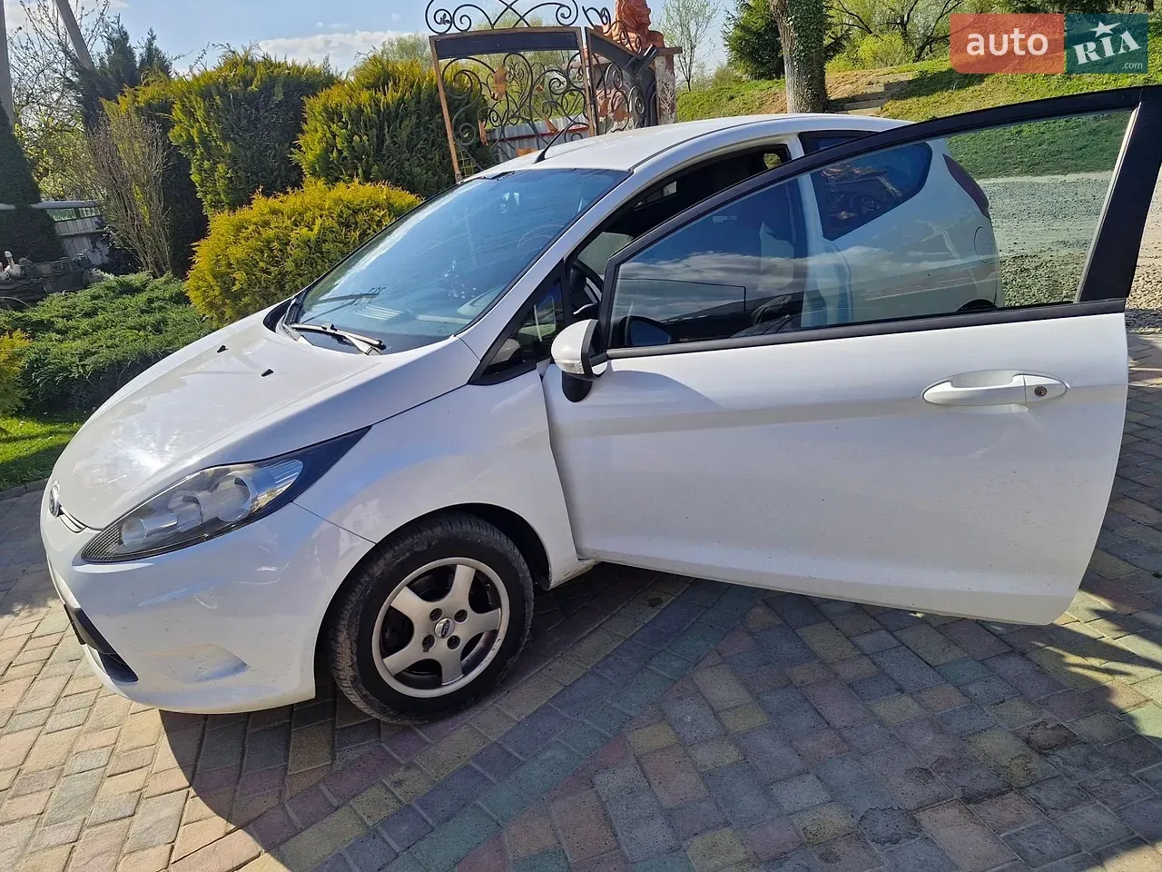 Ford Fiesta 2012 photo 3