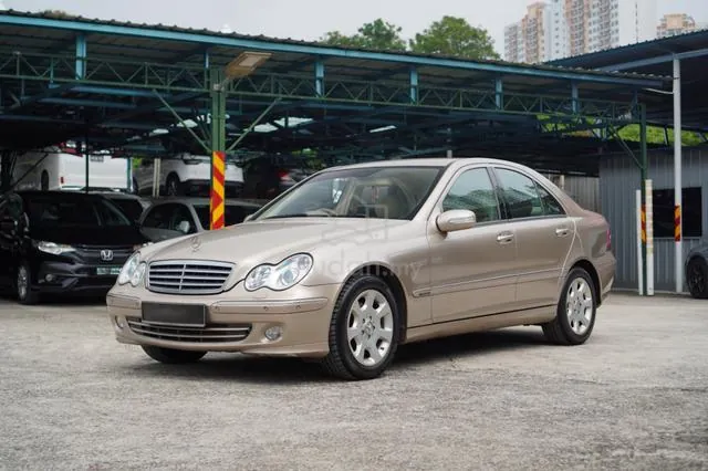 Mercedes-Benz C230
