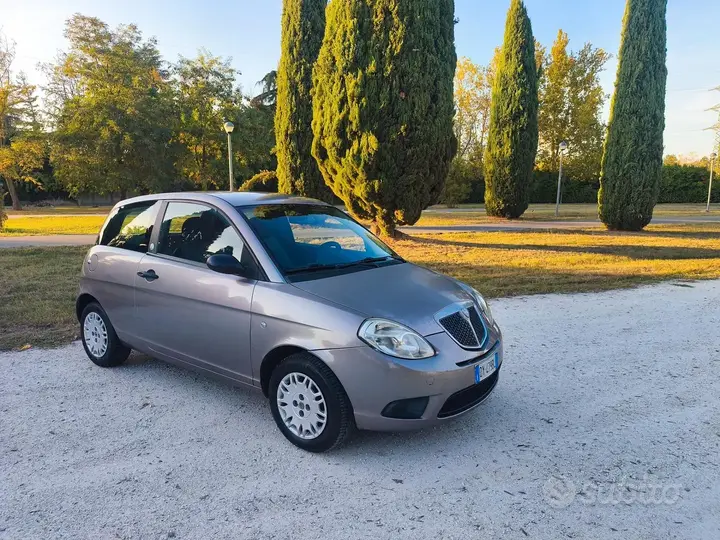 Lancia Ypsilon