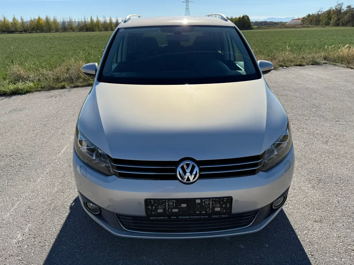 Volkswagen Touran 2011 photo 3