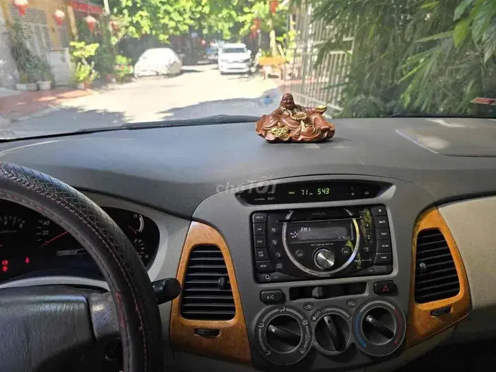 Toyota Innova 2011 photo 3