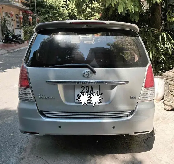 Toyota Innova 2011 photo 2