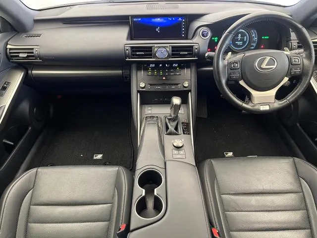 Lexus Is300H F Sport 2018 photo 2