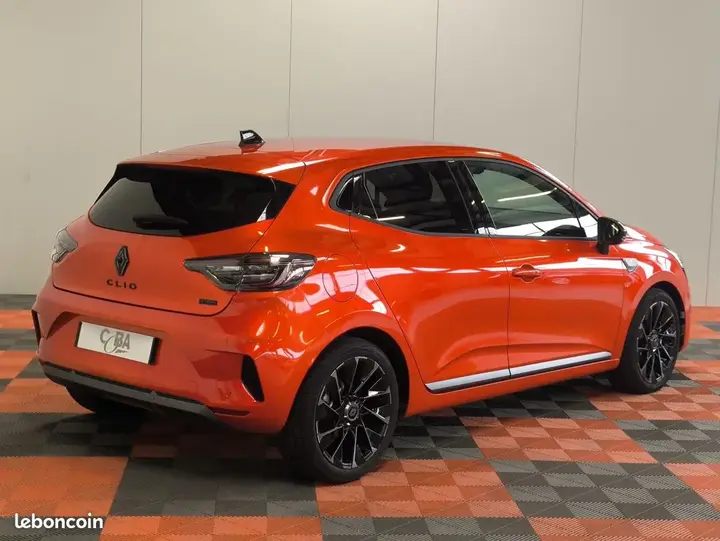 Renault Clio 2024 photo 2