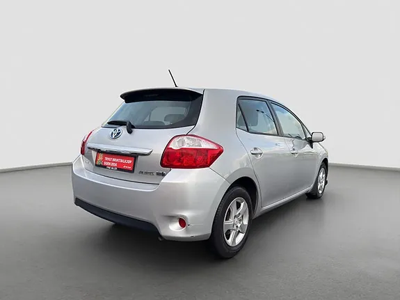 Toyota Auris 2012 photo 5