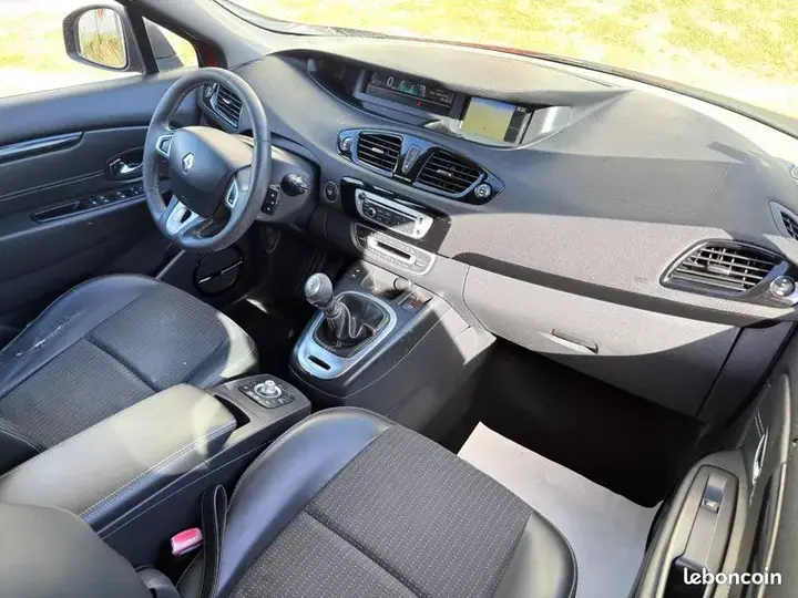 Renault Grand Scenic 2012 photo 5