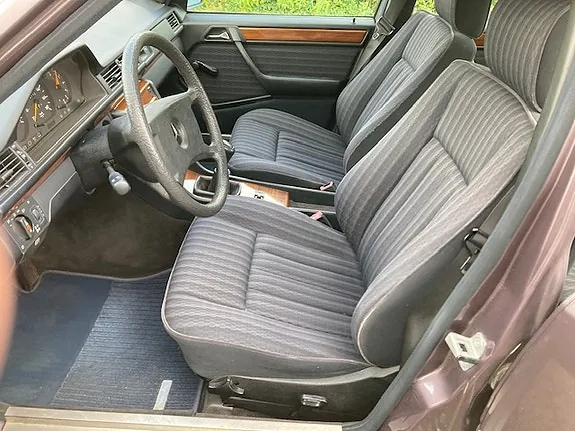 Mercedes-Benz W124 1991 photo 2