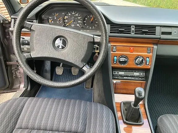 Mercedes-Benz W124 1991 photo 4