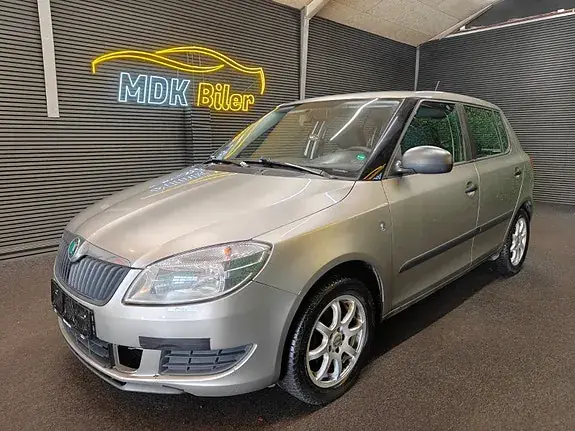 Skoda Fabia 2013 photo 2